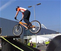 moutain bike trials riding video